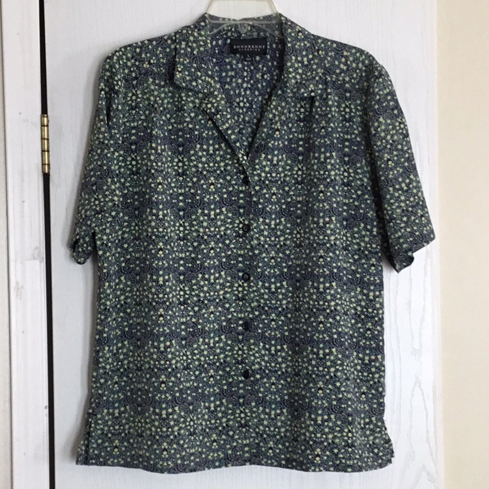 DONNKENNY BLOUSE. size Large.
